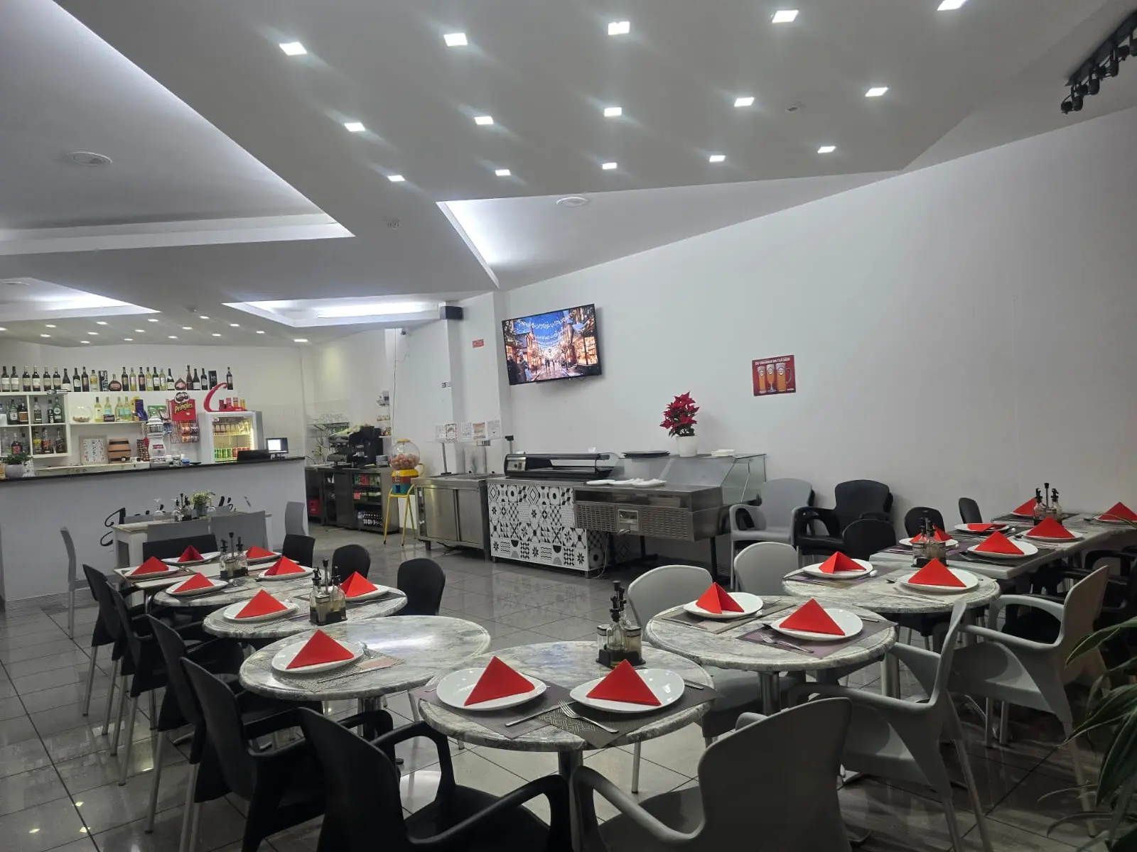 José Café interior dining room