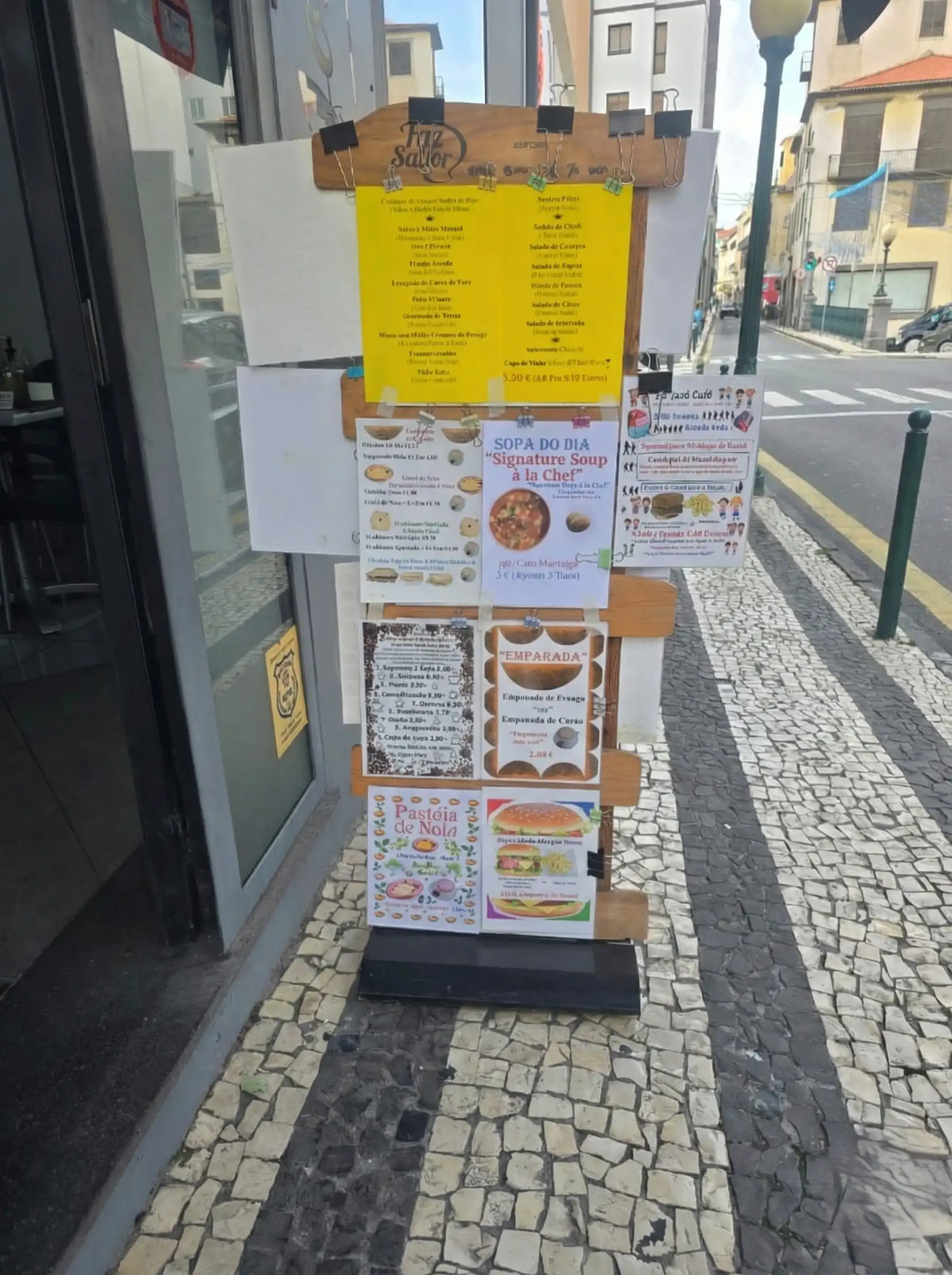 Menu board display outside José Café